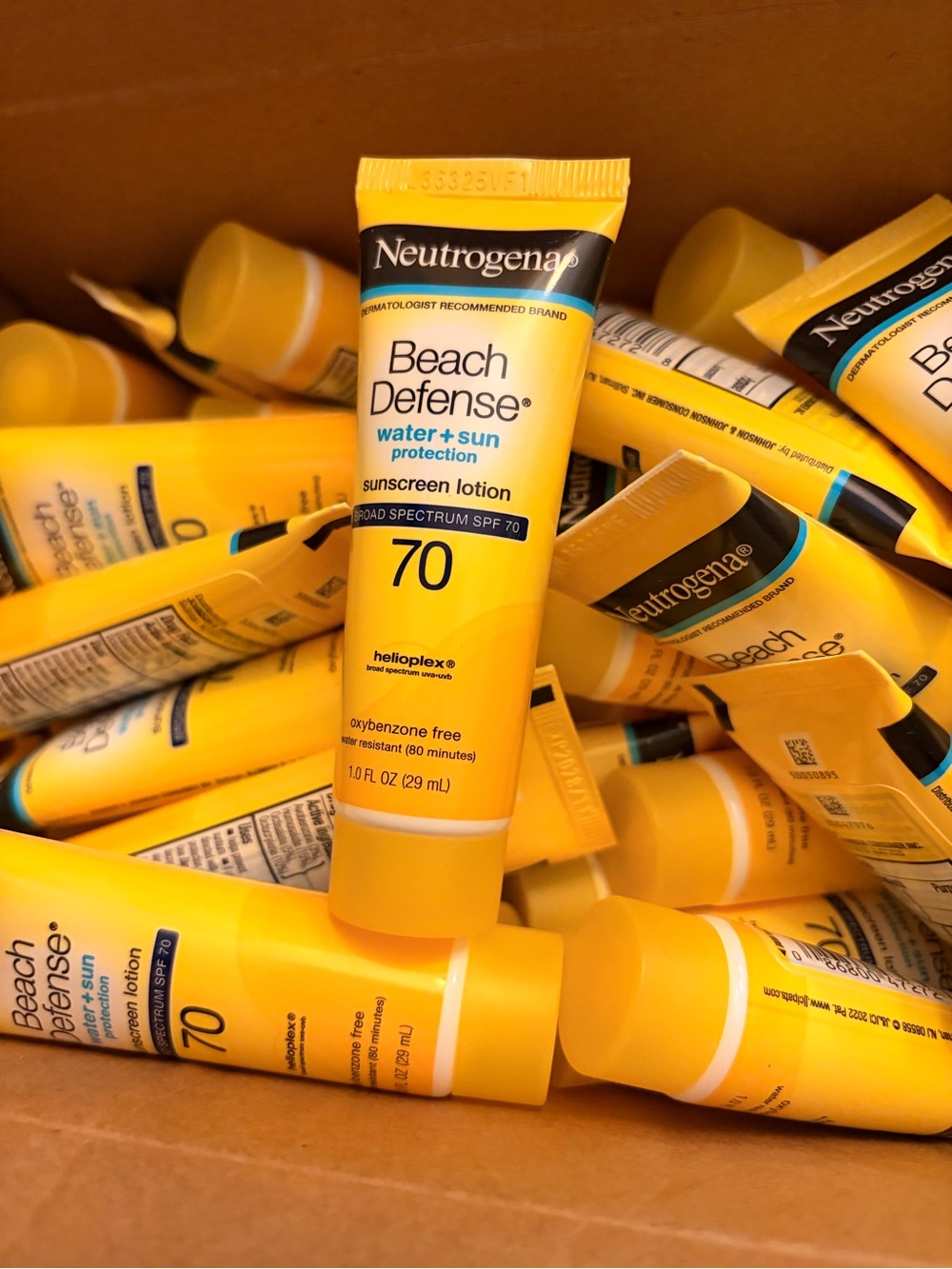 Neutrogena Beach Defense SPF 70 Sunscreen Lotion 1fl oz travel size 48 pack